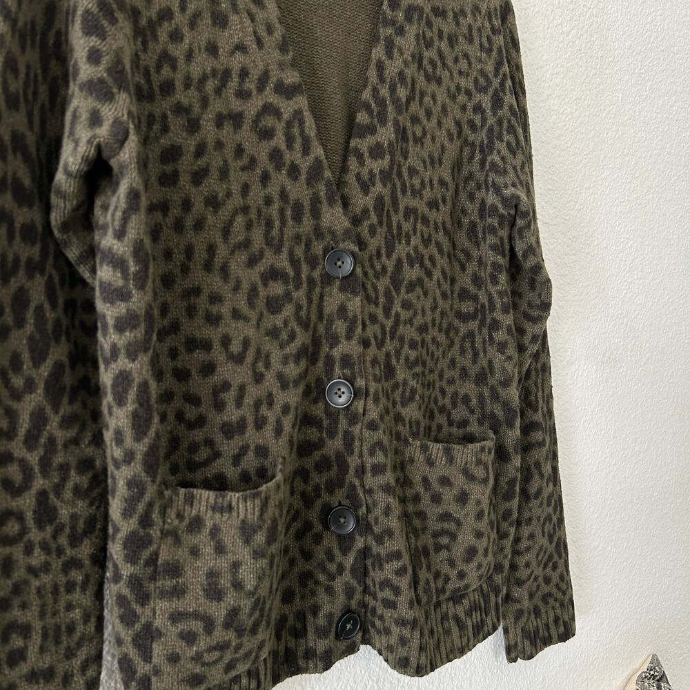 J.Jill Leopard Print Cardigan Sweater Women XS Hunter Black Button Up Pockets - Picture 4 of 10